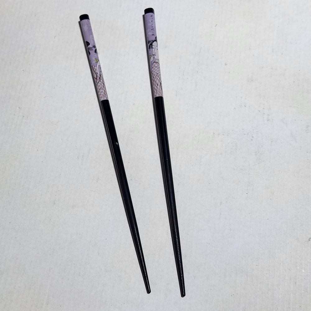 Elegant Purple Chopsticks with Geisha Design - Picture 2 of 4